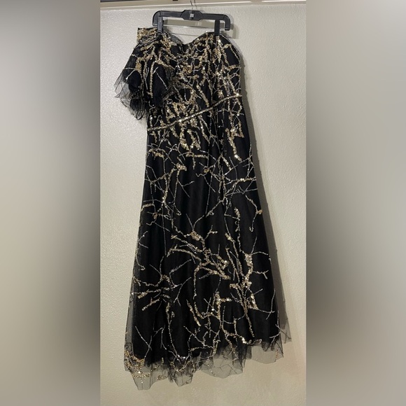 Mac Duggal 20427 Sz 14 Black Gold One Shoulder A-line Embellished Gown $698 - Picture 2 of 7